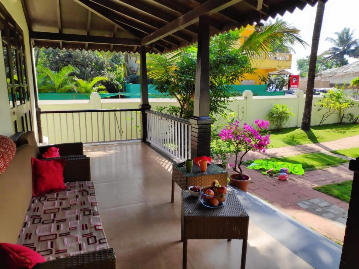 Beach Villa Morjim Exterior photo