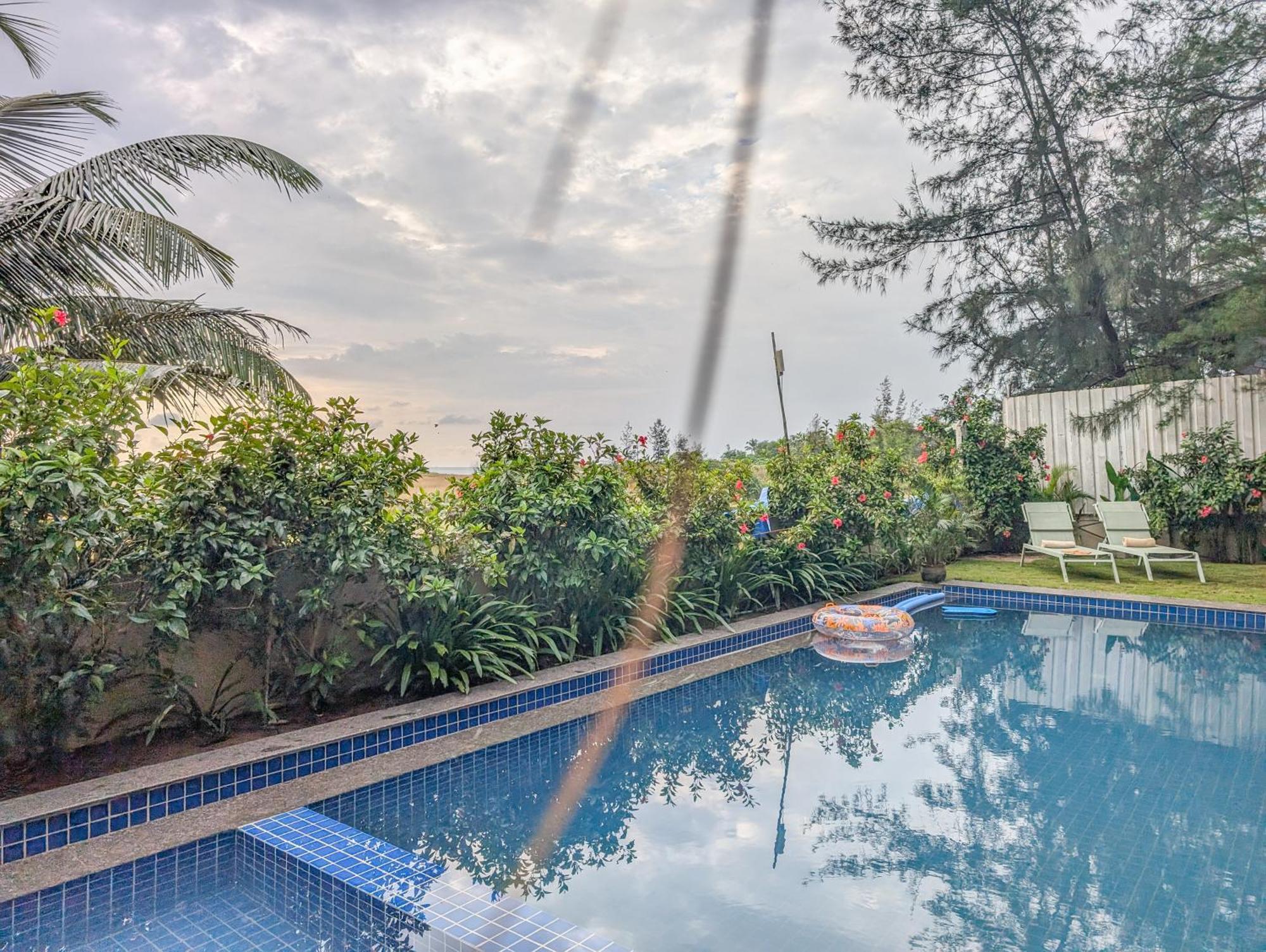 Beach Villa Morjim Exterior photo